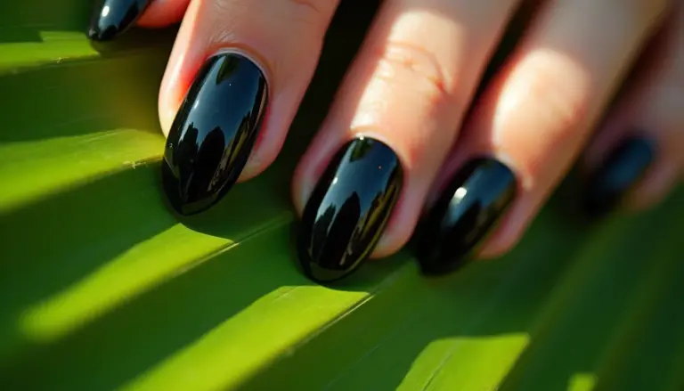 43 Unhas Amendoadas Pretas que Valorizam suas Mãos