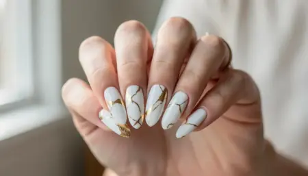13 UNHA DECORADA BRANCA COM DOURADO (Fotos e Tendências) 13 UNHA DECORADA BRANCA COM DOURADO (Fotos e Tendências)