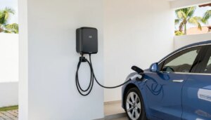 Wallbox instalado em garagem residencial em Fortaleza