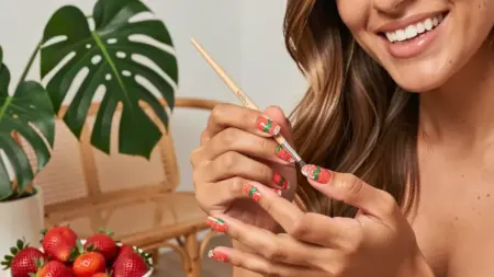 Decoração da Moranguinha: Como Fazer nas Próprias Unhas Decoração da Moranguinha: Como Fazer nas Próprias Unhas
